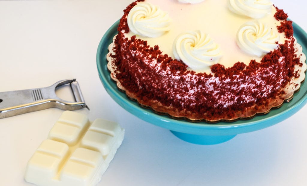 StoreBought Cake Makeover for Valentine's Day • MW Designs