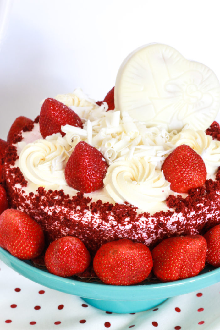 StoreBought Cake Makeover for Valentine's Day • MW Designs