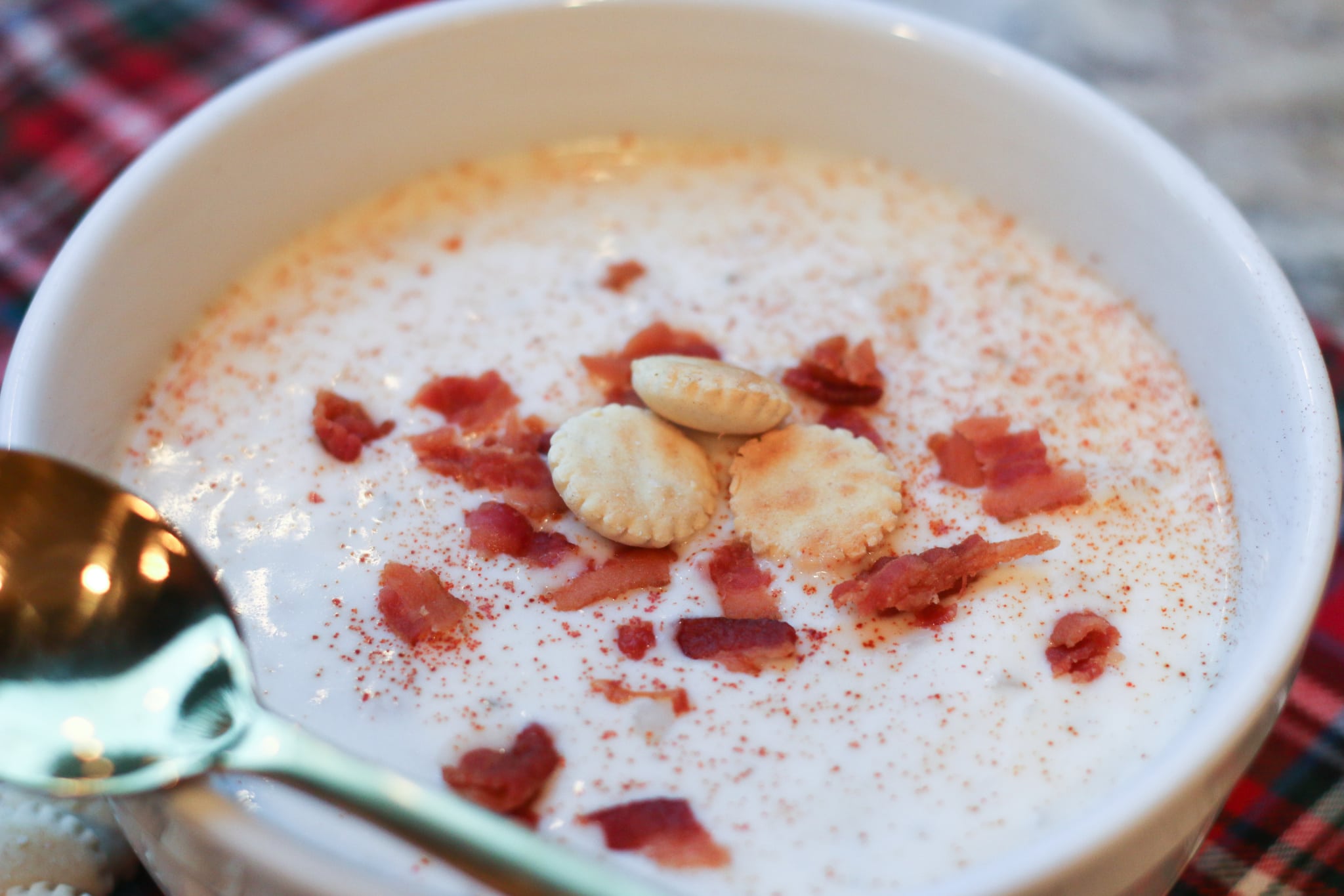 Super Easy & creamy clam chowder recipe that the family will love!