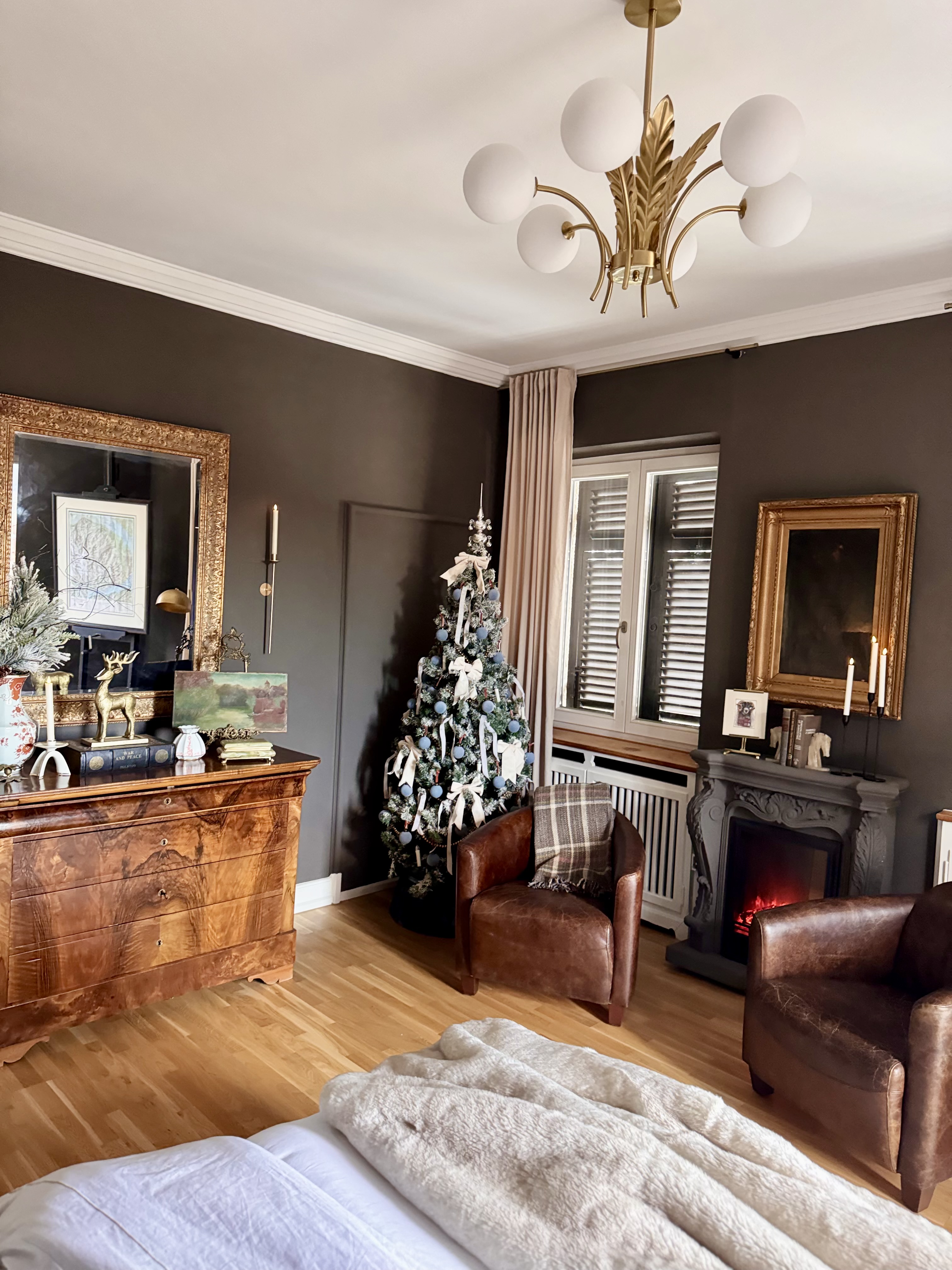 A Traditional-With-a-Twist Christmas Home