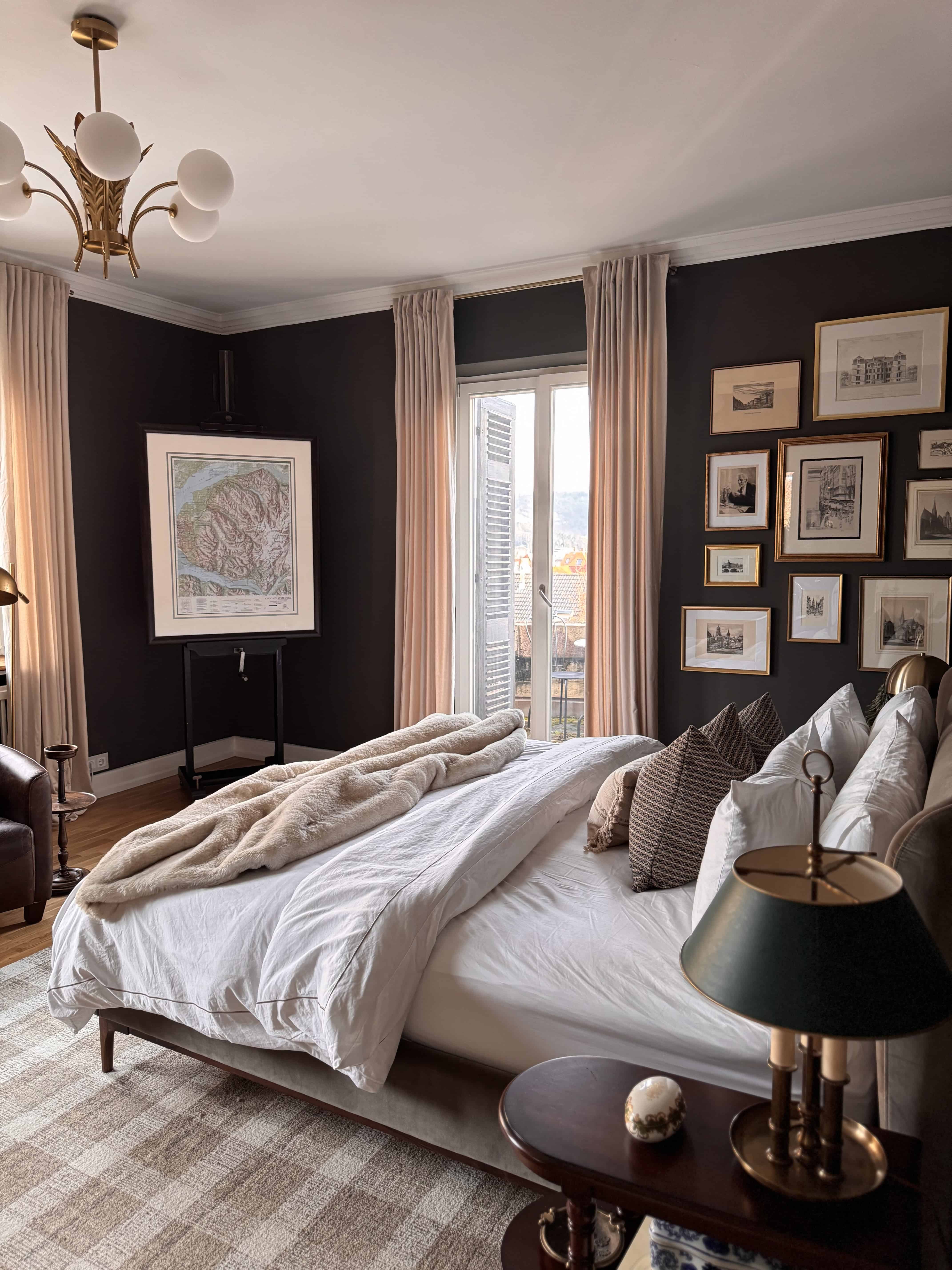 A Traditional-With-a-Twist Christmas Home