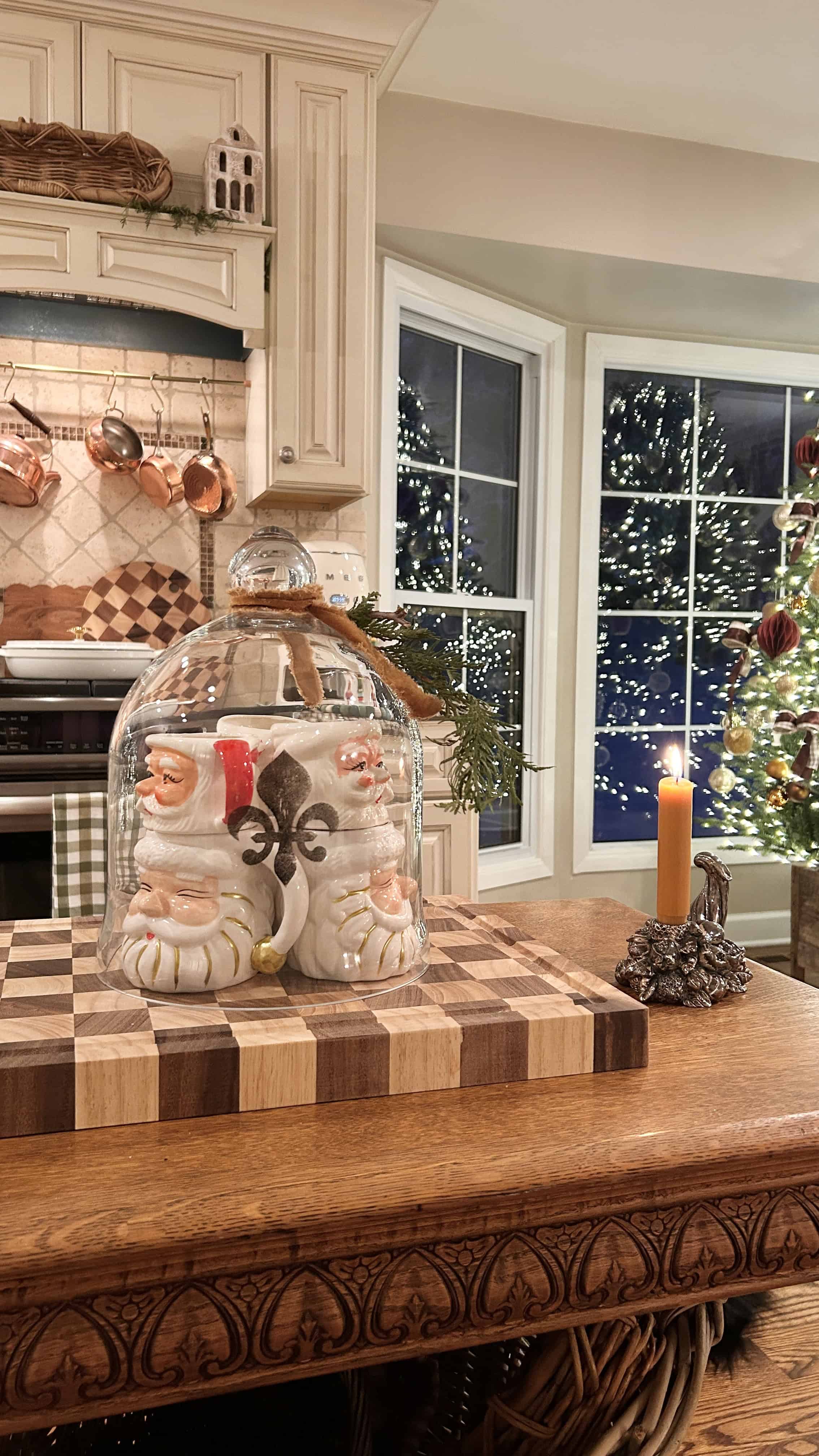 A Georgian Style Home Dressed for Christmas