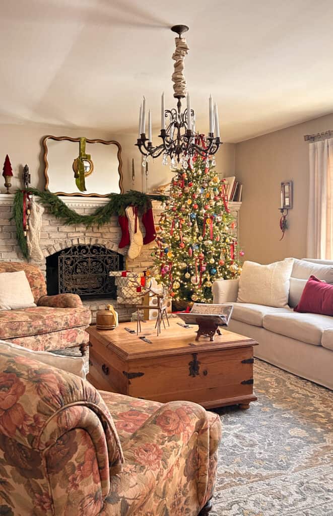 A Georgian Style Home Dressed for Christmas