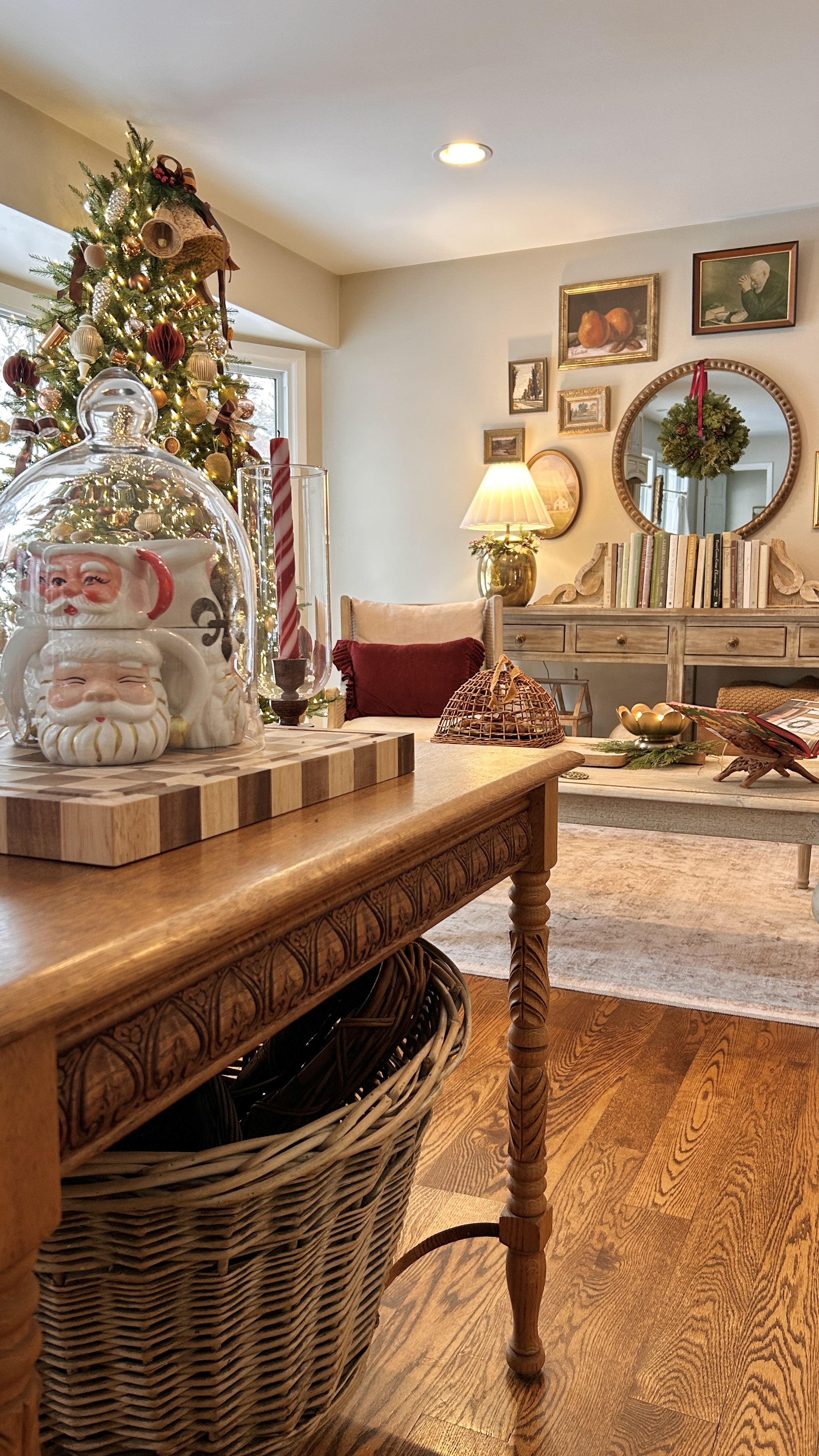 A Georgian Style Home Dressed for Christmas