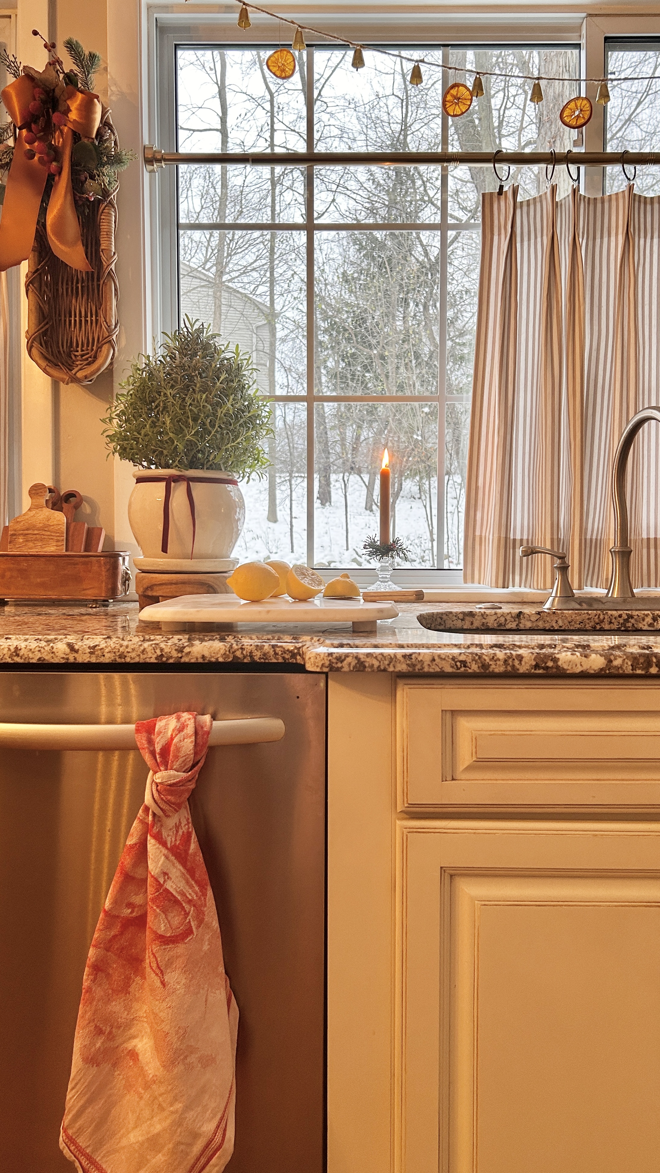 A Georgian Style Home Dressed for Christmas